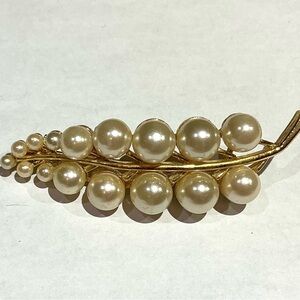 Vintage Faux Pearl Gold Plated Brooch